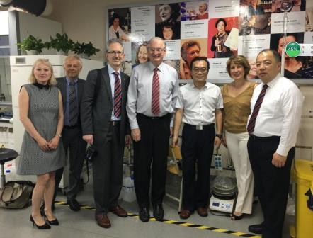 加拿大渥太华大学校长一行参观收米直播