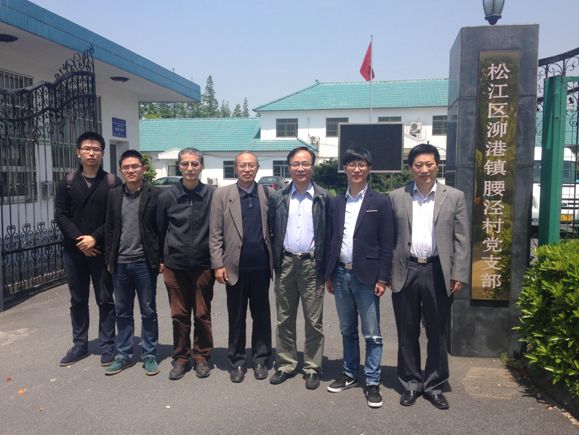 校村合作建基地 服务群众促发展――记收米直播
党总支赴松江区泖港镇腰泾村实地考察