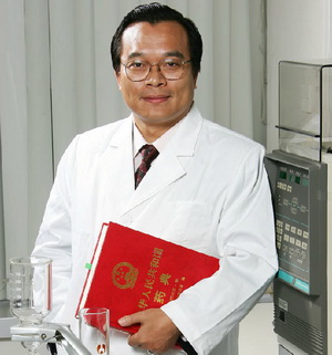 专注中药产学研三十余年：记上海中医药大学收米直播
院长徐宏喜